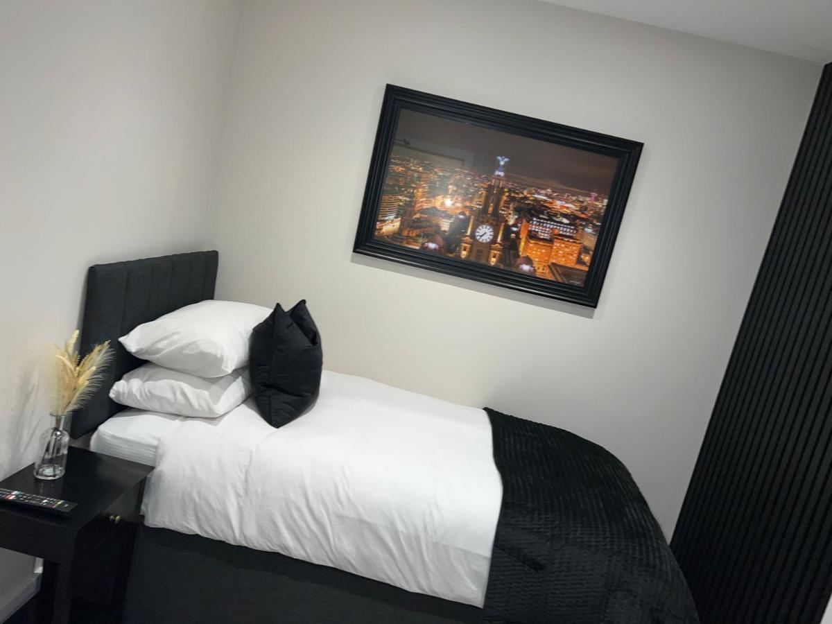 128 Anfield Road Hotel Liverpool Exterior photo