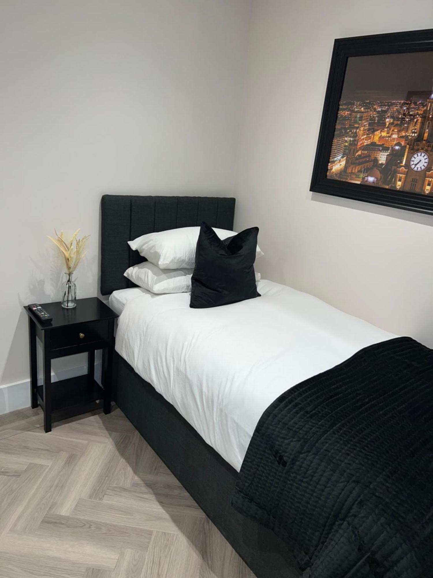 128 Anfield Road Hotel Liverpool Room photo